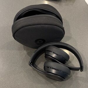 Beats by Dre Matte Black Wireless Headphones